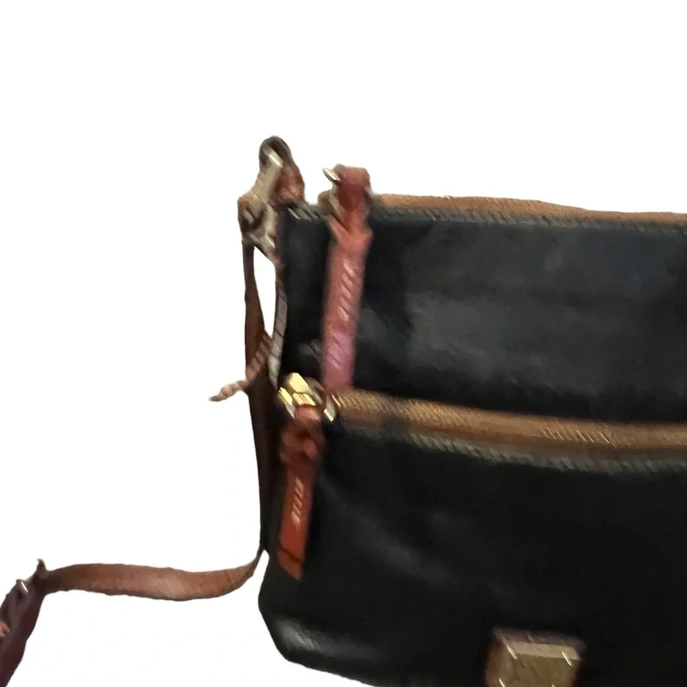 Dooney & Bourke Pebble‎ Leather Letter Carrier, BLACK
